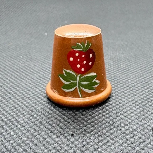 Vintage Wooden Hand Painted Folk Art Strawberry Sewing Thimble Switzerland - Picture 9 of 10